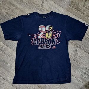 Lebron James #23 Cleveland Cavilers NBA Unk Graphic Short Sleeve T-Shirt Medium